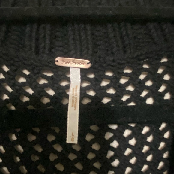 Free People EUC chunky crochet open knit crop cardigan with buttons size L - Picture 5 of 5